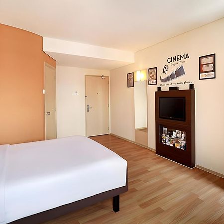 Ibis Jakarta Harmoni Exterior foto