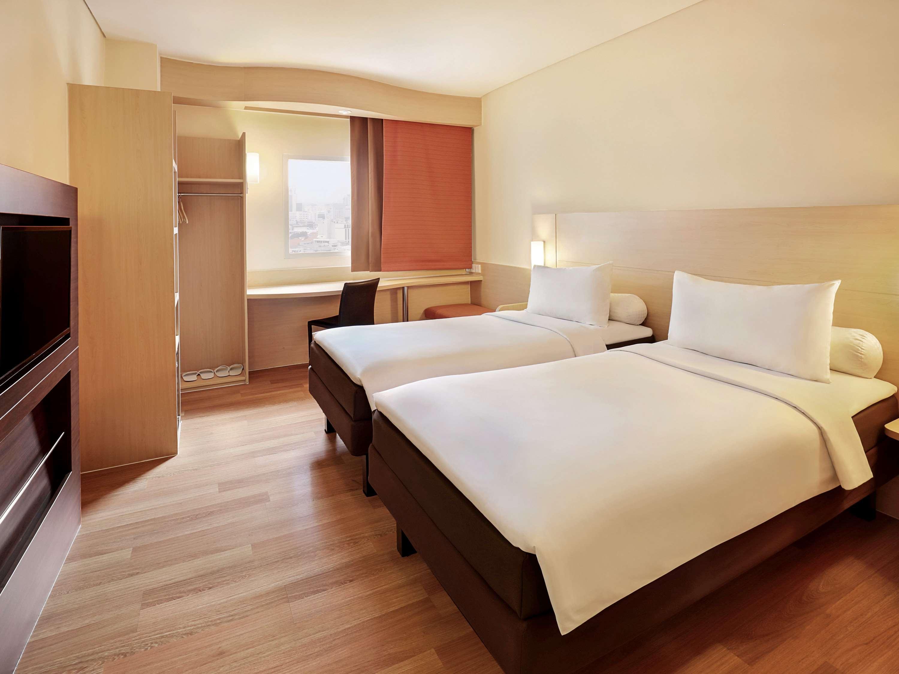 Ibis Jakarta Harmoni Exterior foto