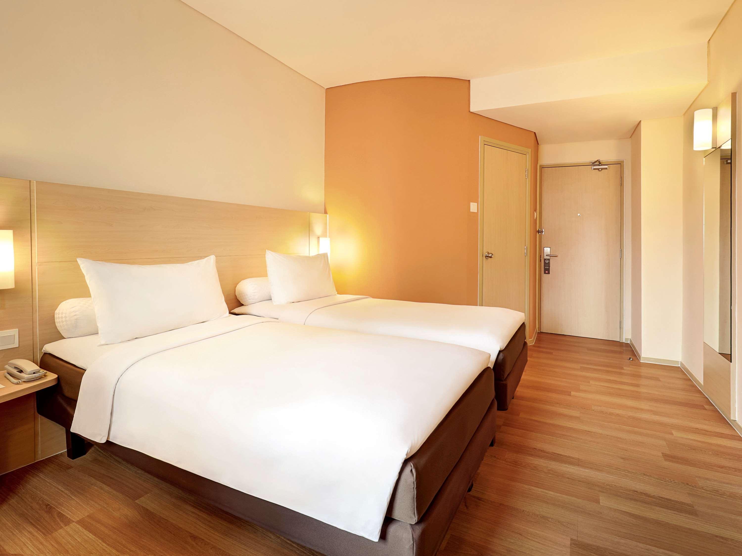Ibis Jakarta Harmoni Exterior foto