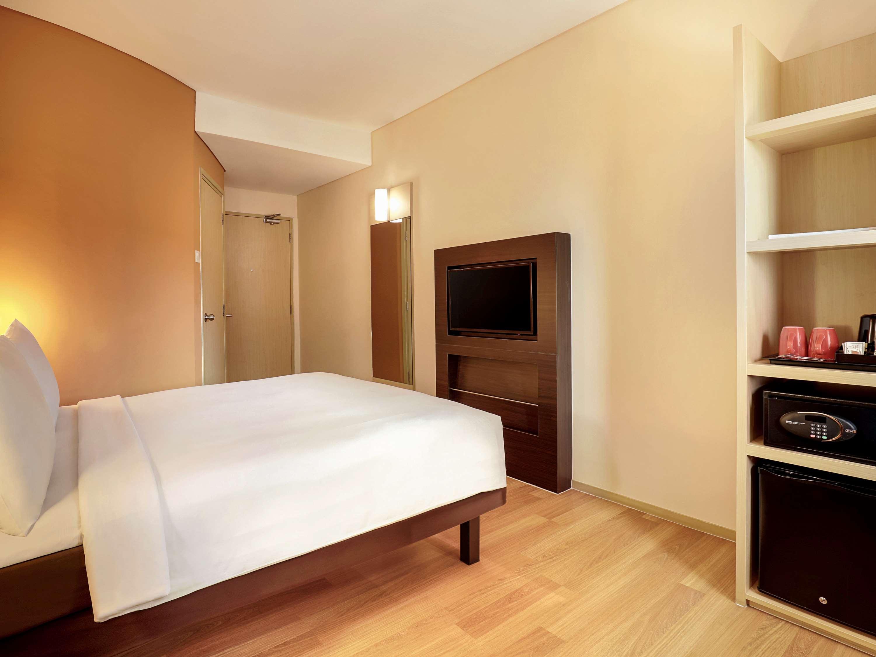 Ibis Jakarta Harmoni Exterior foto