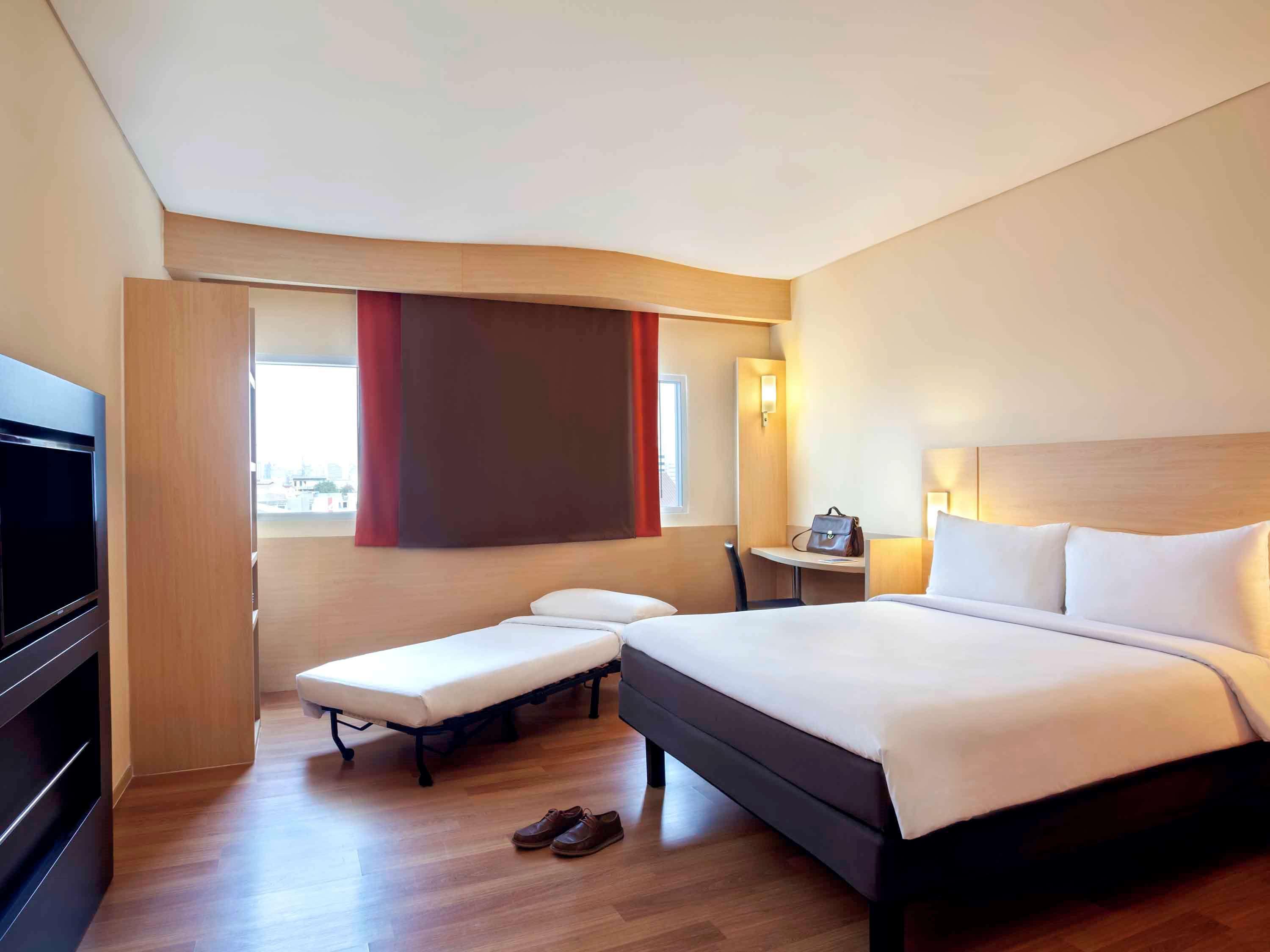 Ibis Jakarta Harmoni Exterior foto
