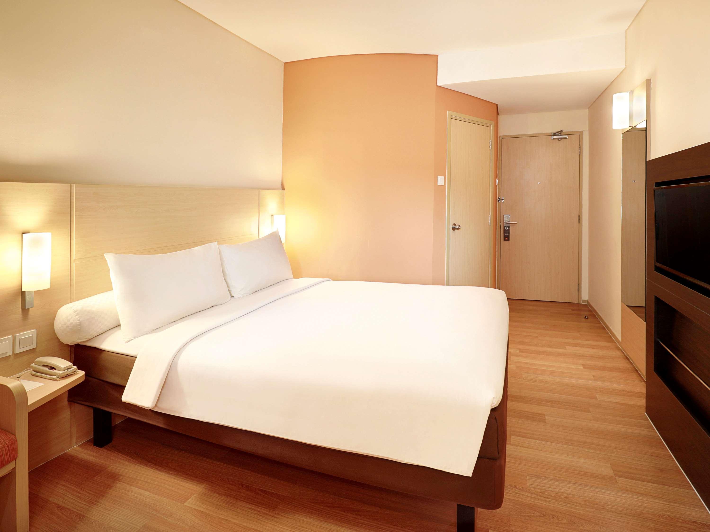 Ibis Jakarta Harmoni Exterior foto