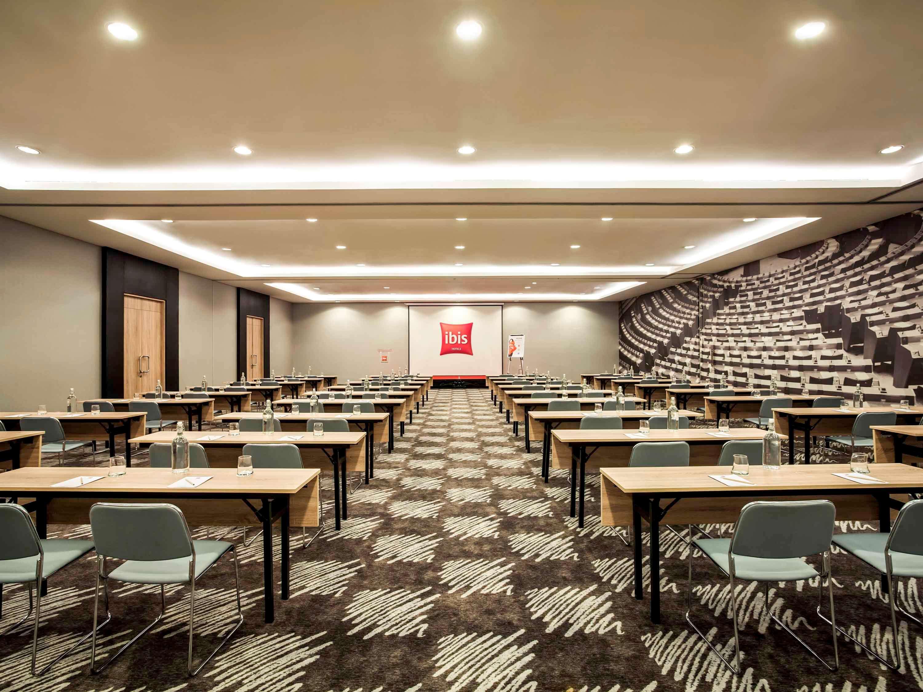 Ibis Jakarta Harmoni Exterior foto