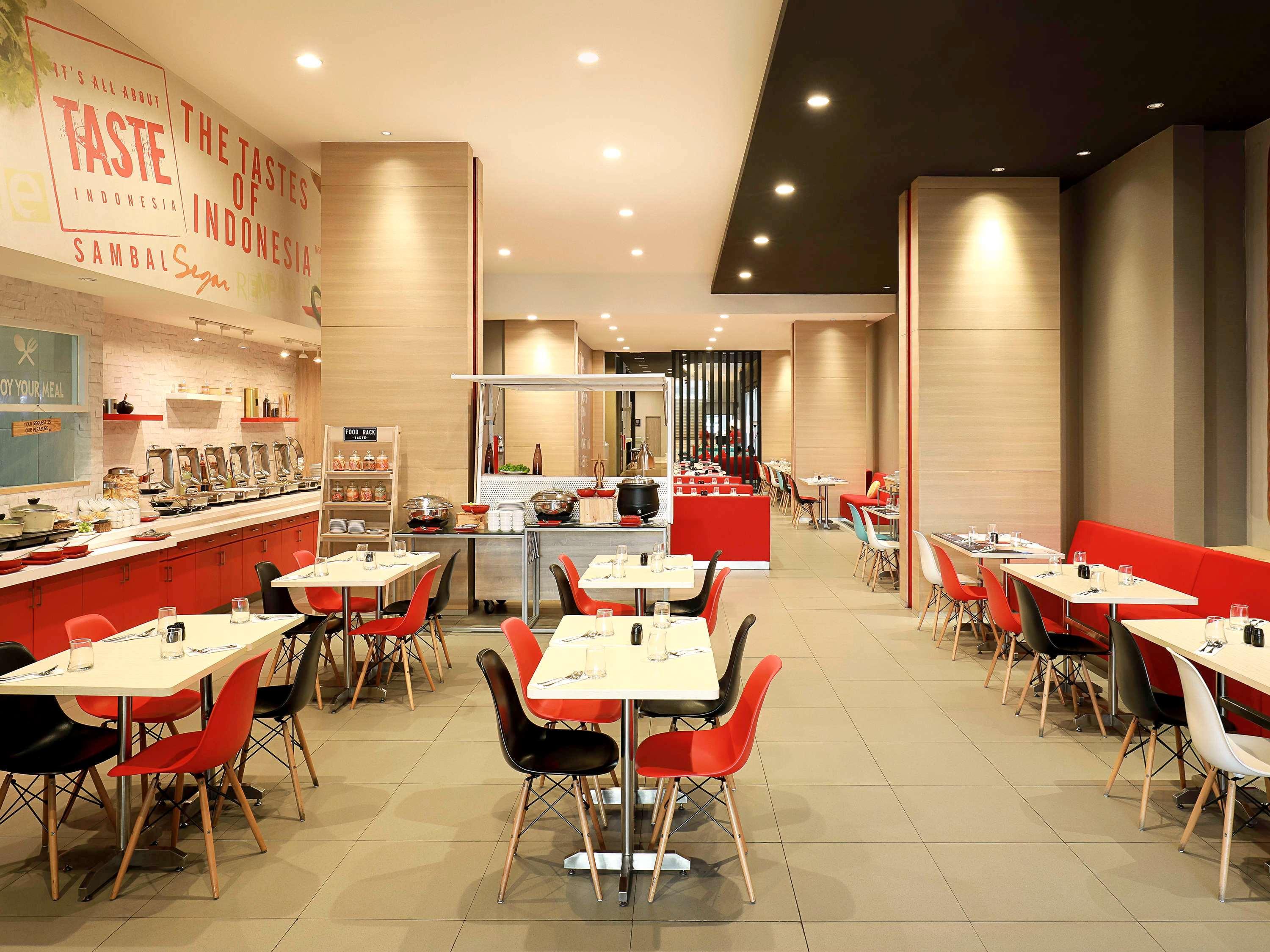 Ibis Jakarta Harmoni Exterior foto