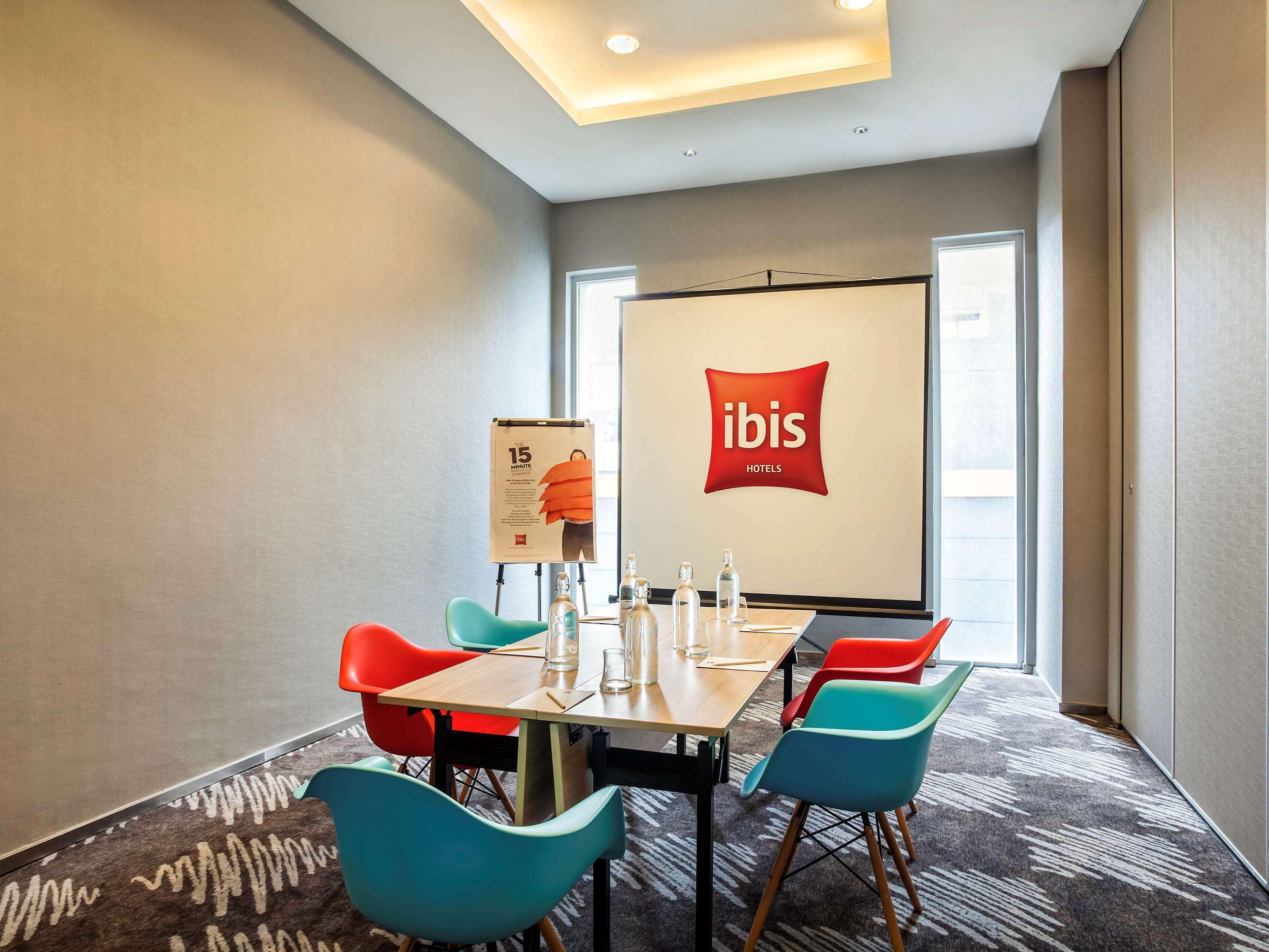 Ibis Jakarta Harmoni Exterior foto