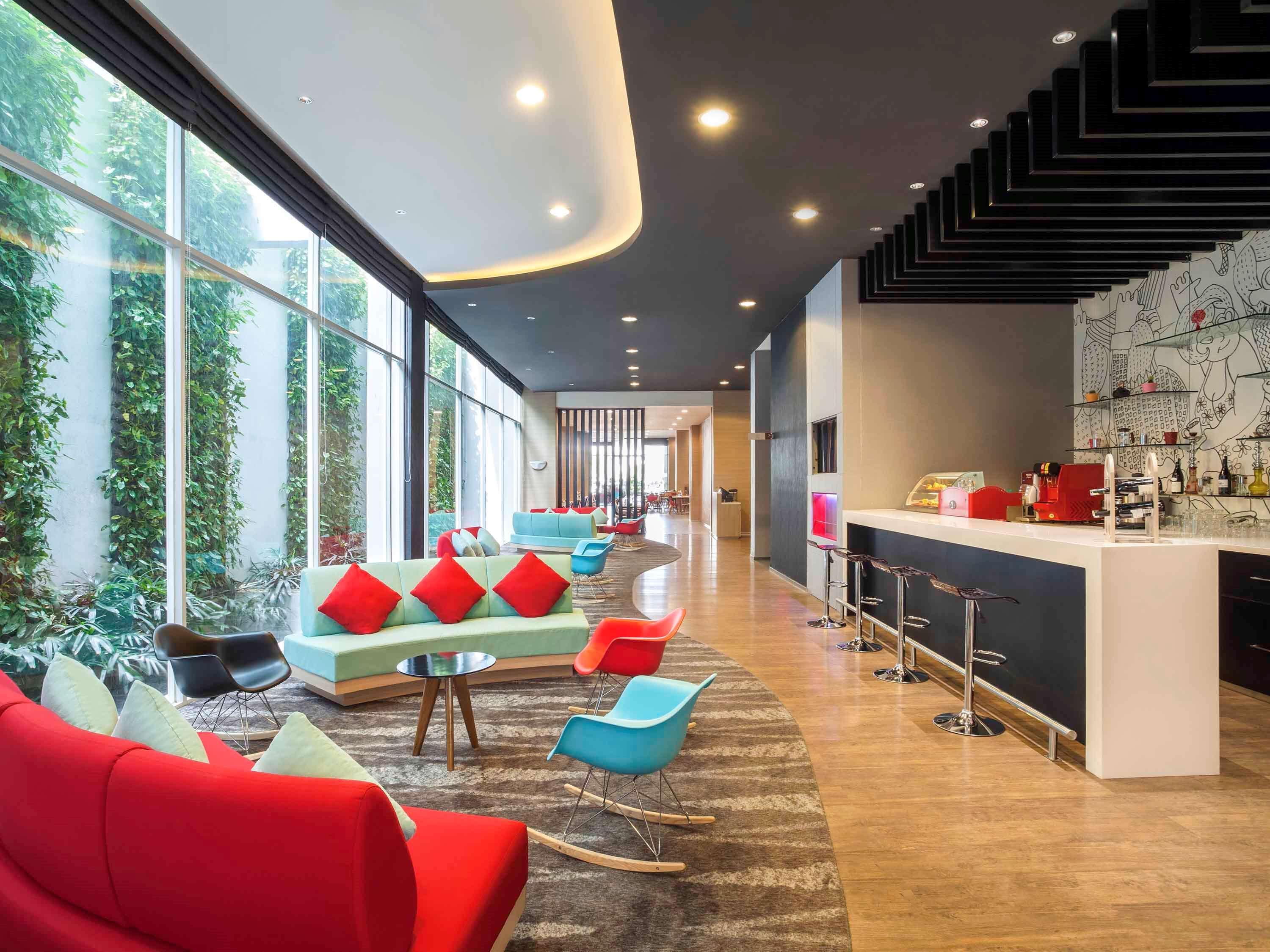 Ibis Jakarta Harmoni Exterior foto