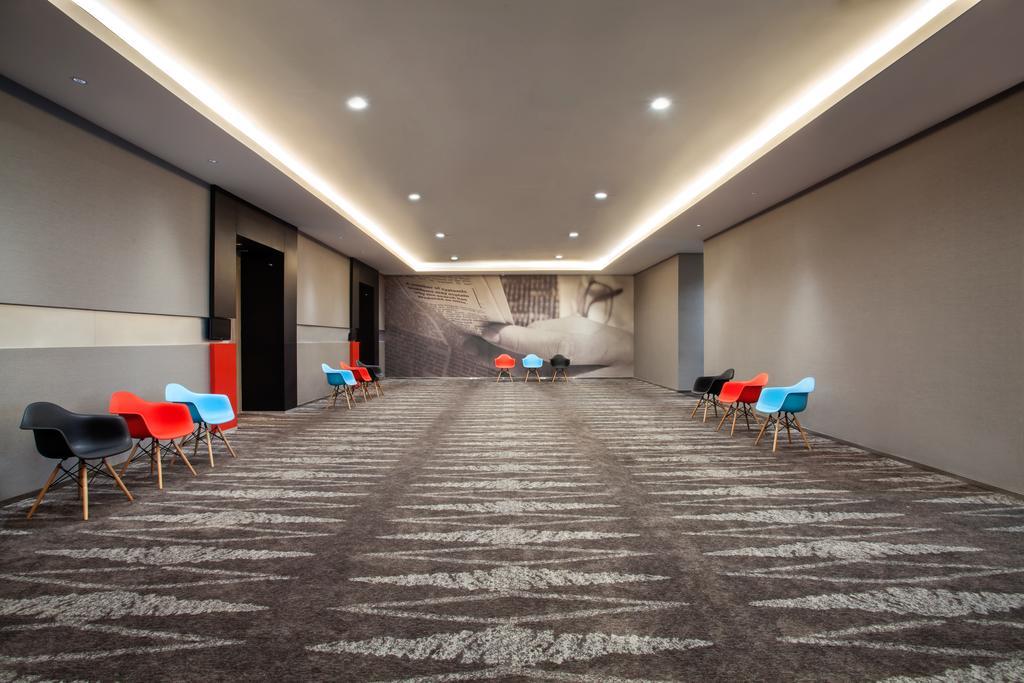 Ibis Jakarta Harmoni Exterior foto