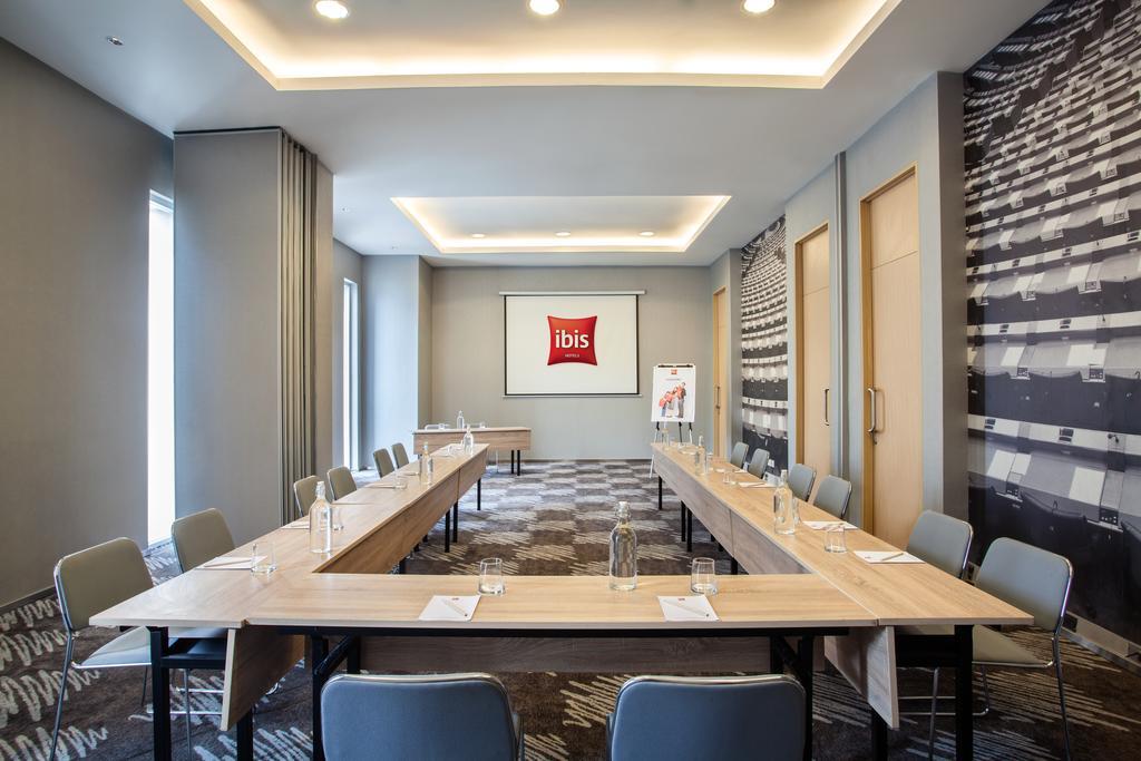 Ibis Jakarta Harmoni Exterior foto