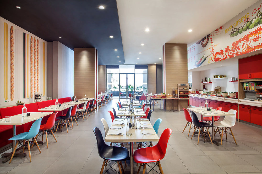 Ibis Jakarta Harmoni Exterior foto