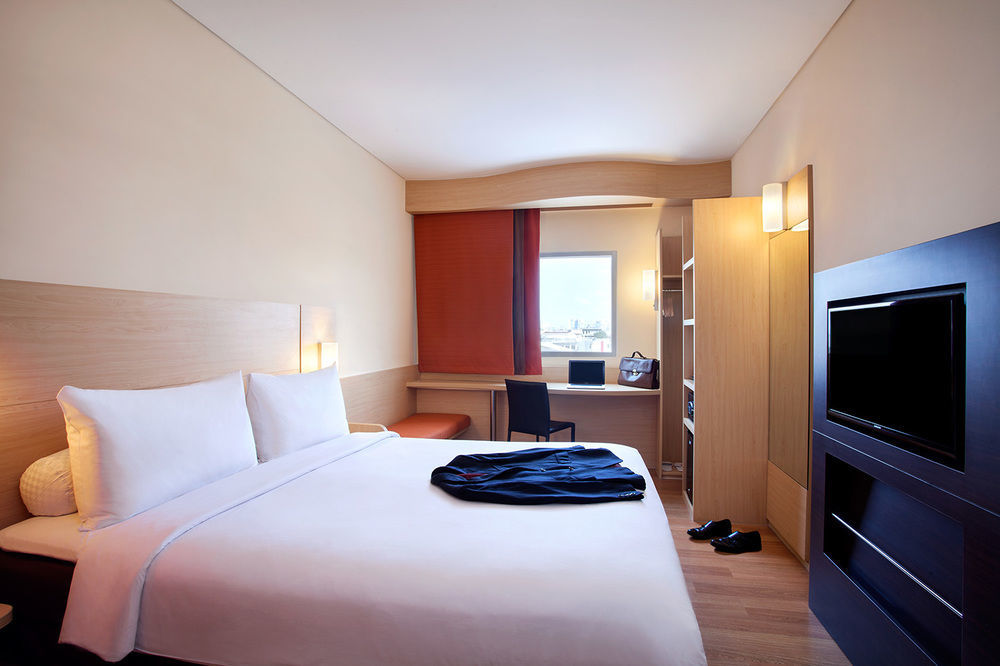 Ibis Jakarta Harmoni Exterior foto
