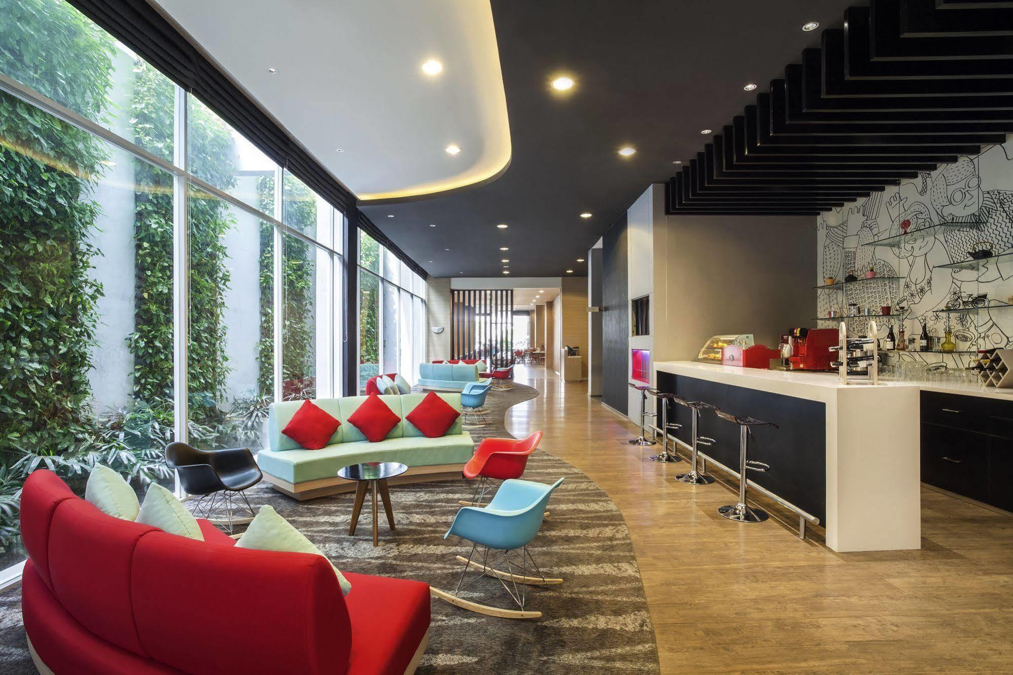 Ibis Jakarta Harmoni Exterior foto