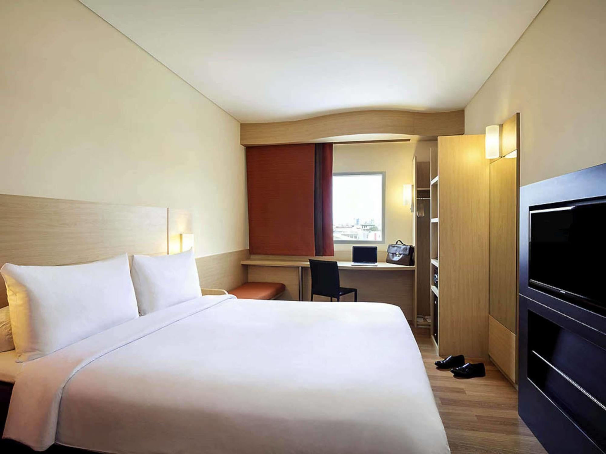 Ibis Jakarta Harmoni Exterior foto